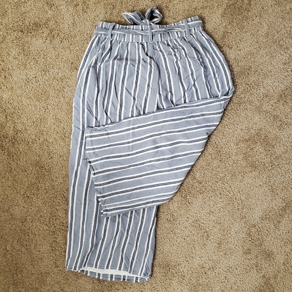 Hollister Flowy Pants - Picture 2 of 2